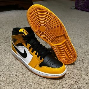 Jordan 1 Mid “Taxi”
